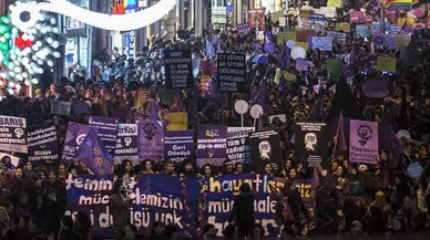 Kadınlar şiddete dur demek için sokağa çıkıyor