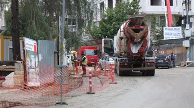 Hastaneye giderken betona gömüldüler