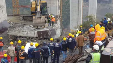 Gebze'de viyadük çöktü! Yaralılar var