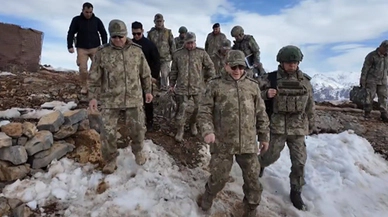 Kara Kuvvetleri Komutanı Şırnak'ta Denetlemelerde Bulundu