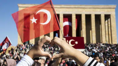 Coşkulu 29 Ekim Kutlamaları ve Siyasilerin Özel Mesajları