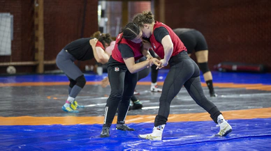 Kadın Güreş Milli Takımı şampiyonalara Bolu’da hazırlanıyor