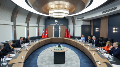 Özgür Özel, Fransız senatörleri CHP'de ağırladı