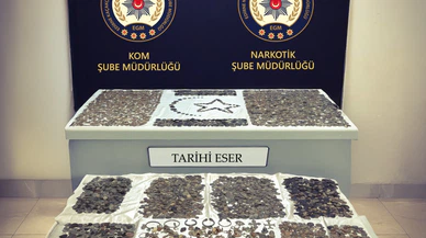 Sınır kapısında binlerce sikke ve obje yakalandı