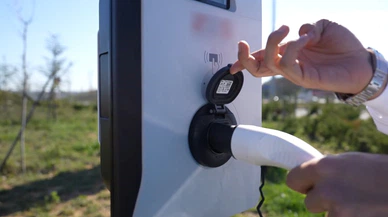 Türkiye'de elektrikli araç ve şarj noktası sayısı yükseldi