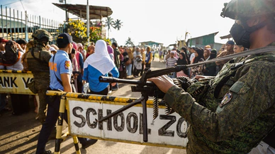 Filipinler’de kritik ara seçimlerde oy verme işlemi sürüyor