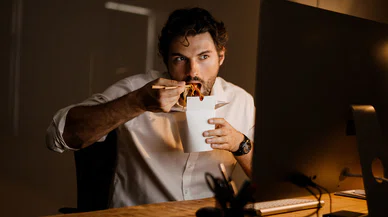 Yatmadan önce yemek yeme, sağlık sorunlarına yol açabilir