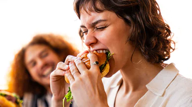 Hızlı Yemek Yeme Alışkanlığı Sağlığınızı Bozuyor