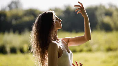 Dişil enerjiyle bedensel farkındalık arasındaki bağ güçlenebilir