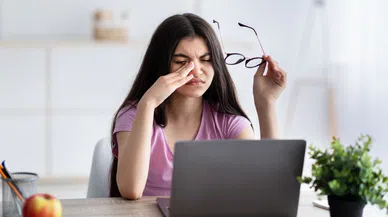 Ekran maruziyetinin arttığı dijital çağda göz yorgunluğu