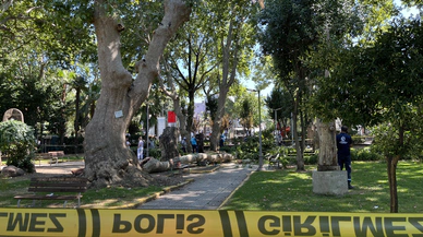 Kocaeli Gölcük’te ağaçtan kopan dal 3 kişiyi yaraladı