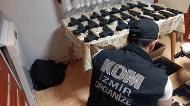 İzmir'de yasa dışı silah ticaretine darbe
