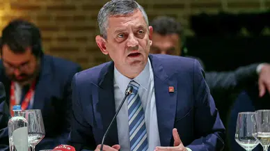 Özgür Özel PES Kongresi'nde Demokrasi ve Otokrasi Üzerine Konuştu