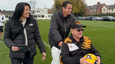 Acun Ilıcalı'nın Duygusal Günü: Hull'da Anlam Dolu Bir Buluşma