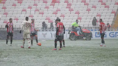 Sivasspor-Bandırmaspor Maçında Kar Yağışı Etkili Oldu: 3 Maçlık Hasret Sona Erdi