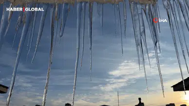 Yüksekova'da Dondurucu Soğuklar Etkili Oluyor