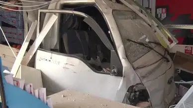 Üsküdar’da Freni Patlayan Kamyonet Bayiye Girdi