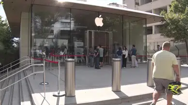 iPhone 17 Türkiye'de Satışa Çıktı, Ancak Mağaza Önleri Boş Kaldı