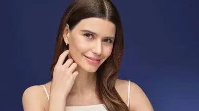Beren Saat Müzik Piyasasında Boy Gösteriyor