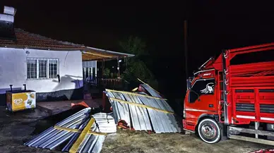 Kırıkkale’de fırtına: İki minare yıkıldı, araçlar zarar gördü