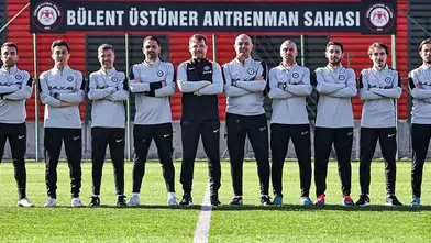 Uğur Uçar'ın Çorum FK'daki Yardımcı Ekibi Kimlerden Oluşuyor?