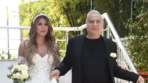 Mehmet Ali Erbil'den Eşine Dudak Uçuklatan Jest