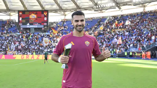 Roma Zeki Çelik'i Elinde Tutabilecek Mi? Premier Lig Devleri Sıkıştırıyor