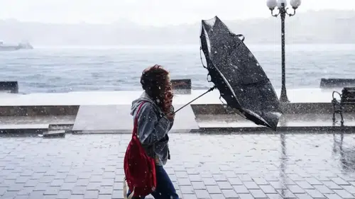 Meteoroloji Genel Müdürlüğü'nden 10 İle Uyarı: Fırtına, Hortum ve Yağış Bekleniyor