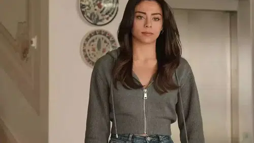 Kızılcık Şerbeti'nde Fırtına Dinmiyor: Sıla Türkoğlu'ndan Şaşırtan Karar