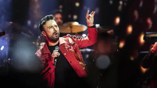 Tarkan 2026 Konser Serisi Olay Oldu! Biletler Dakikalar İçinde Tükendi, Fiyatlar Şoke Etti