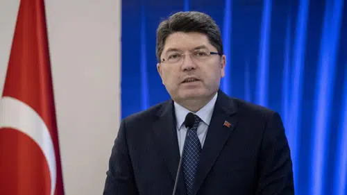 Bakan Tunç: Türkiye, darbecilerin yazdırdığı anayasadan kurtulmalı