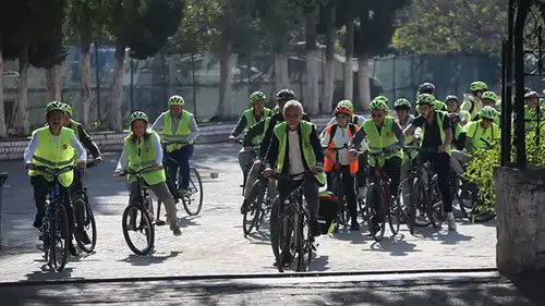 Aydın'da Öğrenciler ve Öğretmenler Bisikletle Okula Geliyor