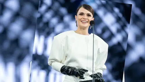 Sinem Ünsal Yılın Kadını Seçildi! Tarzı Beğenilmedi