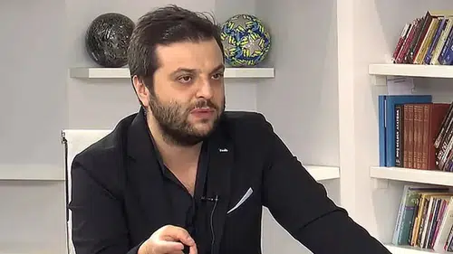 Candaş Tolga Işık Kimdir? Kafa Dergi ve Kafa Radyo Sahibi Hakkında Operasyon İddiası