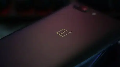 OnePlus 15T'nin Özellikleri Sızdırıldı: 7.000 mAh Batarya!