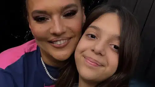 Demet Akalın'ın Kızı Hira'nın Hayatı ve Kariyeri