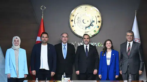 Bakan Kacır'dan Türk Akademisyenlerin Uluslararası Başarısına Övgü