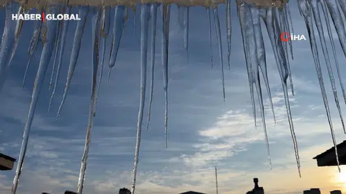 Yüksekova'da Dondurucu Soğuklar Etkili Oluyor