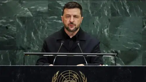 Zelenskiy: Rusya, NATO'yu İhlal Ediyor