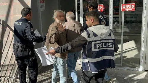 Eskişehir'de Sokakta Darbedilen Yaşlı Adam Hastaneye Kaldırıldı