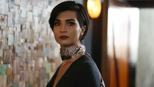 Tuba Büyüküstün’den Yaz Mevsimine Hüzünlü Veda