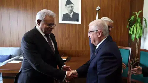 Milli Savunma Bakanı Yaşar Güler, Pakistan'da İkili Görüşmelerde Bulundu
