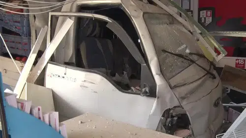 Üsküdar’da Freni Patlayan Kamyonet Bayiye Girdi