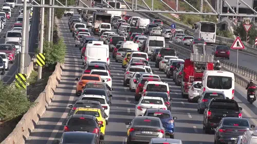 İstanbul’da Haftanın İlk İş Gününde Trafik Yoğunluğu Yüzde 71’e Ulaştı
