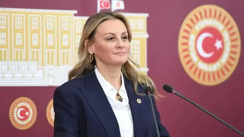 CHP İzmir Milletvekili Seda Kâya Ösen’den Bakan Ersoy’a: Yunanistan sezona hazırlanıyor biz ne yapıyoruz?