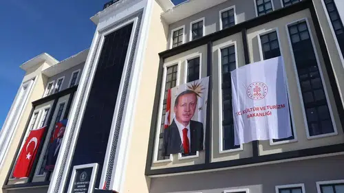 Kültür ve Turizm Bakanı Ersoy, Patnos İlçe Halk Kütüphanesi Açılışı'nda Konuştu