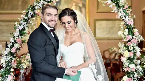 Milli Futbolcu Caner Erkin'den Romantik Evlilik Yıl Dönümü Kutlaması