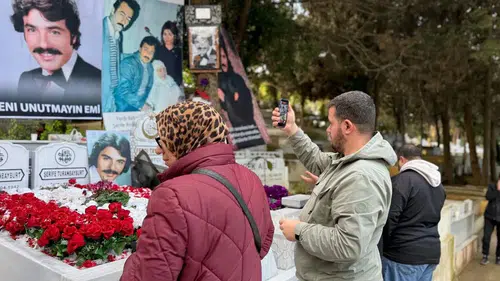 Ferdi Tayfur’un Mezarı, Sevenleri Tarafından Anıldı