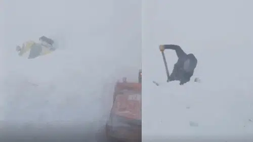 Çığ Düşmesi Sonrası İş Makineleri Kar Altında Kaldı, Ekipler Müdahale Ediyor