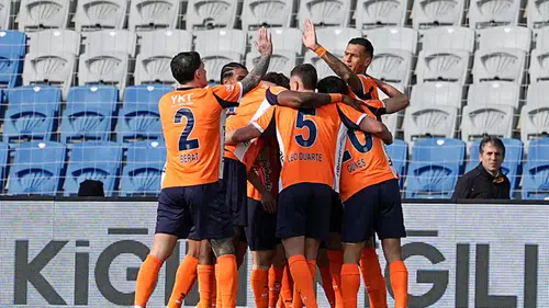 Başakşehir, Göztepe'yi Nefes Kesen Maçta 2-1 Yenerek Üst Sıralara Tırmandı